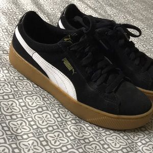 Puma soft foam size 8 in women’s.